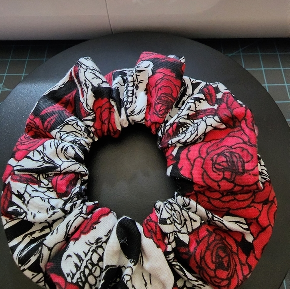 NWT!! Skull and Roses Hair Accessories Scrunchie!!💖☠️🖤 - Picture 5 of 5